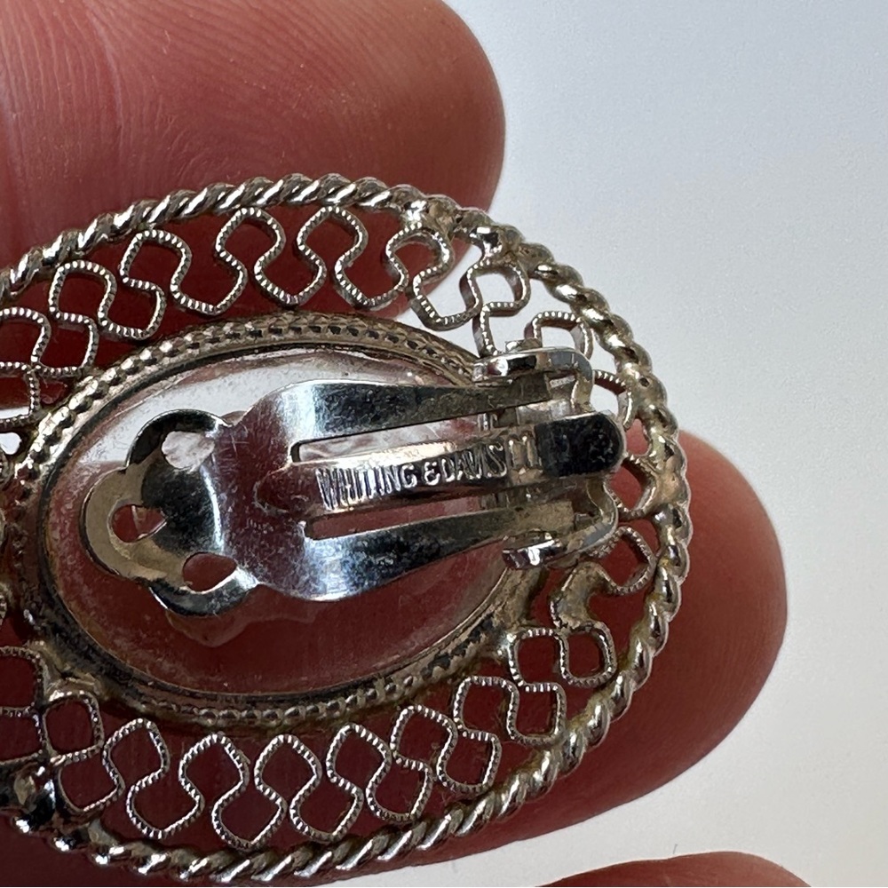 VTG Whiting & Davis Silver Filigree/Lucite Intaglio Etched Cameo Clip Earrings - Picture 5 of 6